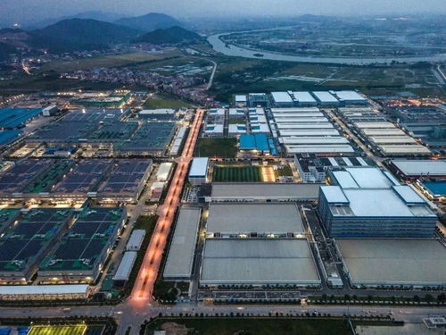 越南北江,越安县光州工业园区的luxshare精密工业公司和富士康科技公司的工厂。越南北部的北江省是苹果公司(apple inc.)、三星电子(samsung electronics co.)和其他跨国公司的供应商所在地/图源:视觉中国